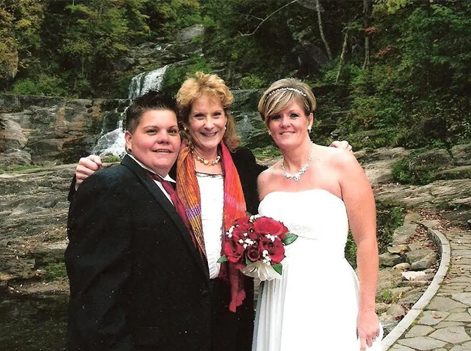 Ceremonies 4 U 
Eastern New York & Connecticut LGBT Wedding Officiant
Reverend Sara Henderson - NYC, Westchester, Dutchess, Fairfield, New Fairfield & Litchfield



