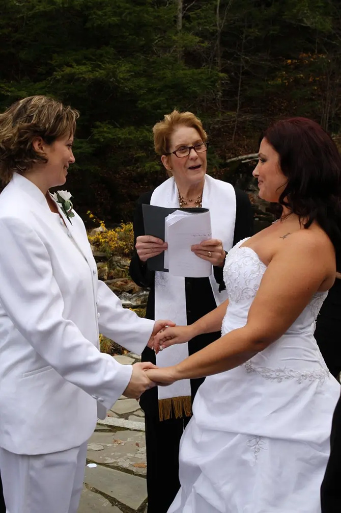 Ceremonies 4 U 
Eastern New York & Connecticut LGBT Wedding Officiant
Reverend Sara Henderson - NYC, Westchester, Dutchess, Fairfield, New Fairfield & Litchfield



