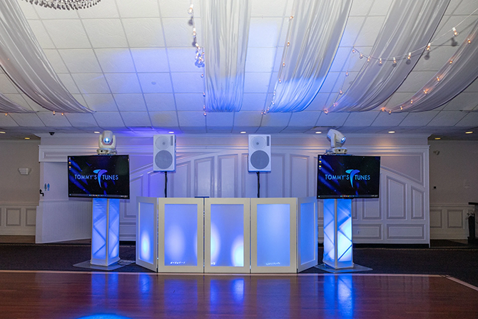 DJ Tommy's Tunes
Long Island, NY LGBT Wedding Disc Jockey Service
Selden, New York ~ Melville, New York