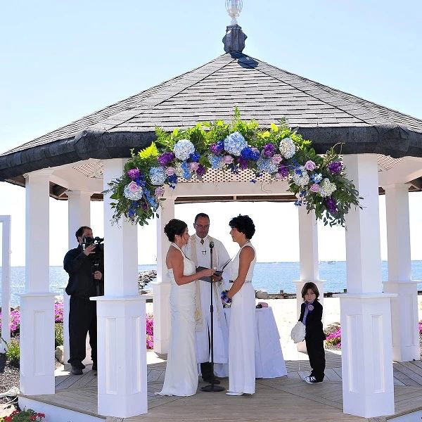 DJ Tommy's Tunes
Long Island, NY LGBT Wedding Disc Jockey Service
Selden, New York ~ Melville, New York