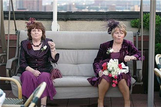 EM - Event Management - Two women on swing