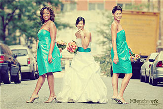 EM - Event Management - Bride with bridesmaids in city street