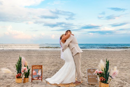 Pop Up Vows
Long Beach, NY LGBT Wedding Officiant & Wedding Planning Services