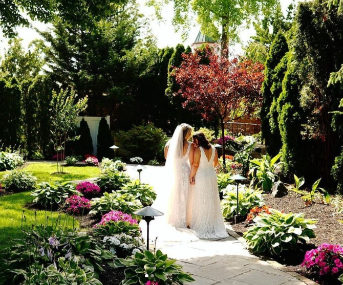 The Fox Hollow
Long Island - Woodbury, New York LGBTQ Wedding Reception Site