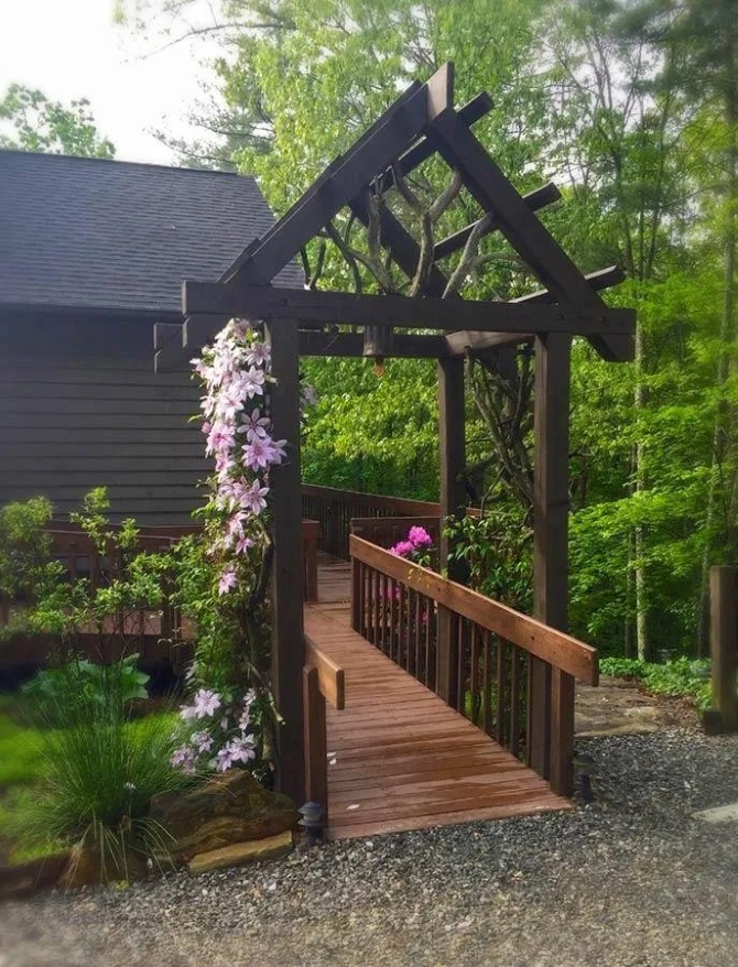Bent Creek Lodge 
Asheville , North Carolina LGBT Wedding and Elopement Packages at  LGBT-Friendly B&B
