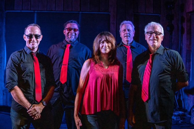 Deluxe Suite Band 
Columbus, Ohio LGBT Wedding Musicians

