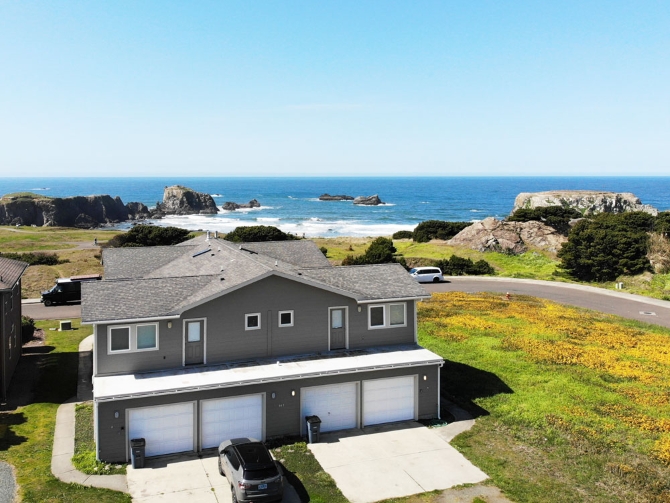 Bandon, Oregon LGBT Wedding Reception Venue - Bandon Crossings Golf Course