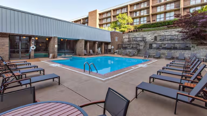 DoubleTree by Hilton Pittsburgh-Green Tree 
Pittsburgh, Pennsylvania LGBT Wedding Packages
