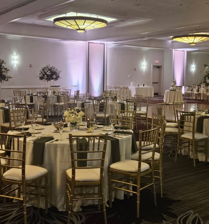 DoubleTree by Hilton Pittsburgh-Green Tree 
Pittsburgh, Pennsylvania LGBT Wedding Packages
