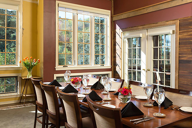 Intimate wedding reception dinner Glasbern Fogelsville, PA