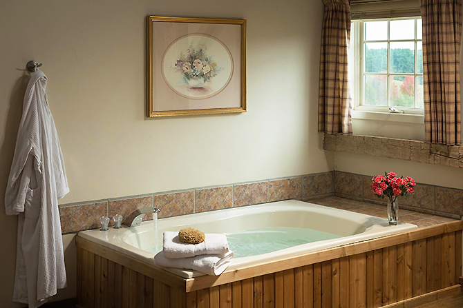 Spa bath tub Glasbern Fogelsville, PA