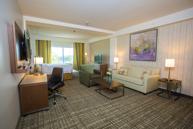 Springfield Country Club - Suite Bedroom & Living Area