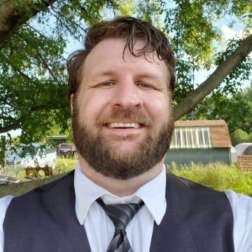 Sioux Falls, South Dakota LGBT Wedding Officiant Jake Cox
South Dakota - Nebraska - Iowa - Minnesota