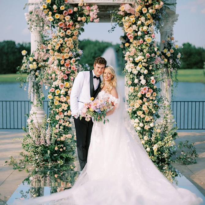 Authentic Weddings 
Chattanooga, Tennessee LGBTQ Wedding Officiant

