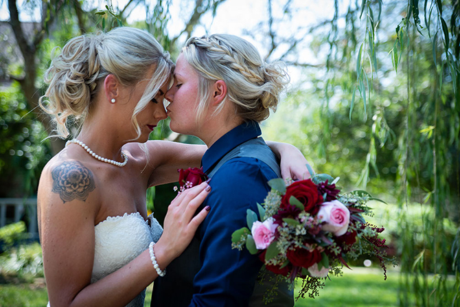 Brides kiss at Bluff Mountain Inn