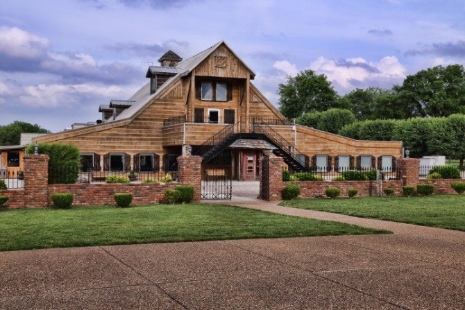 Legacy Farms
Lebanon, Tennessee LGBT Wedding Reception Venue Middle Tennessee
