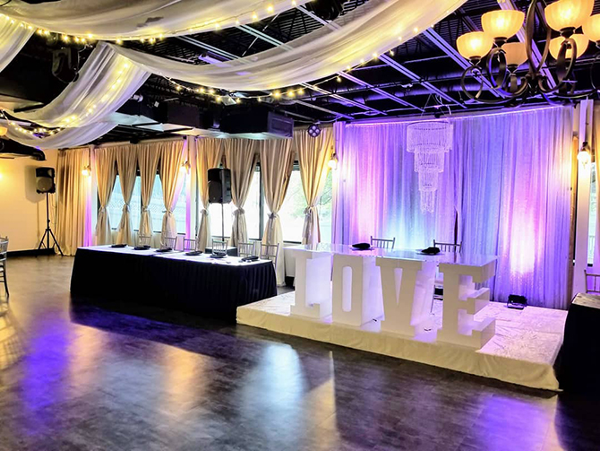 Head Wedding Table - Dallas, Texas LGBT Wedding Reception Venue - Jupiter Gardens Event Center