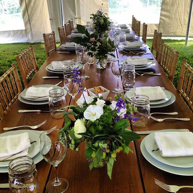 The Red Clover Inn &amp; Restaurant - Outdoor rehearsal dinner table