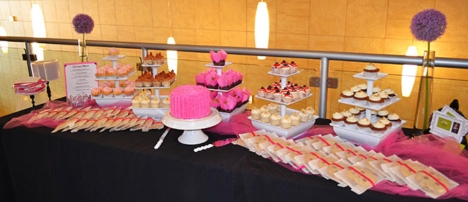 Classy Girl Cupcakes - Acrylic square cupcake display