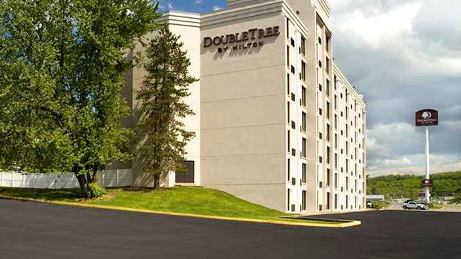 DoubleTree by Hilton Pittsburgh Meadow Lands - 