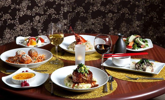 Holiday Inn Chicago Mart Plaza - Extensive menu catering options wine and various meals