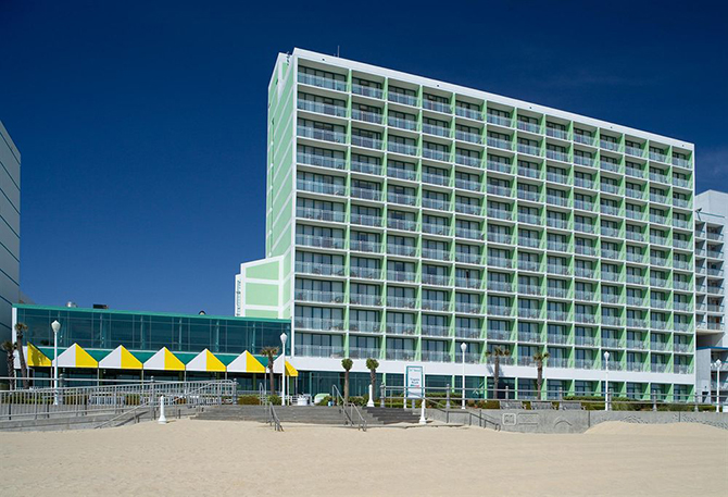 Holiday Inn Oceanside - Beach view