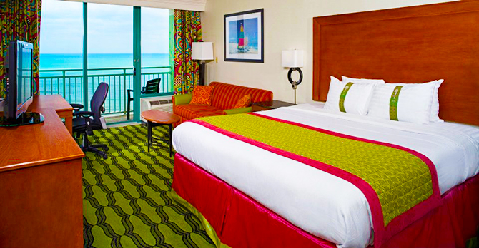 Holiday Inn Oceanside - King Suite Guestroom