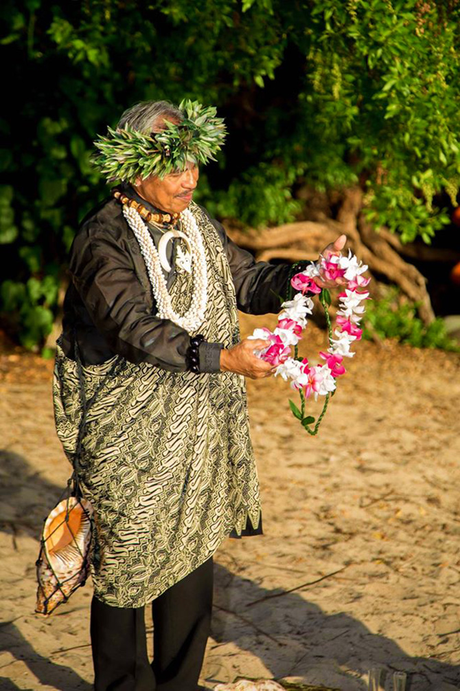 Maui Aloha Weddings Kihei Hawaii - Officiant With Lei