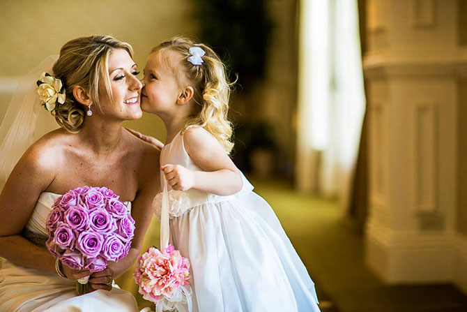 Rivercrest Golf Club - Bride with flower girl