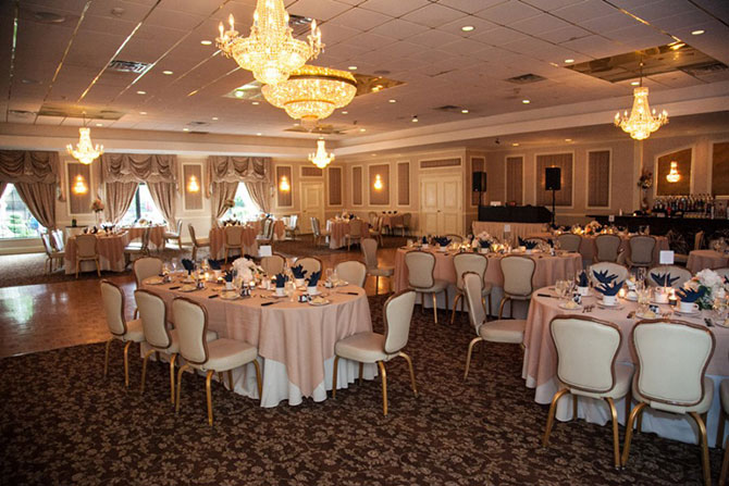 The Poughkeepsie Grand Hotel - Wedding reception salmon and white